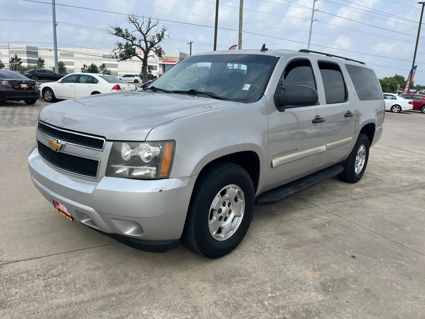 2009 SILVER /TAN Chevrolet Suburban LS 1500 2WD (1GNFC16069J) with an 5.3L V8 OHV 16V FFV engine, 4-Speed Automatic transmission, located at 14700 Tomball Parkway 249, Houston, TX, 77086, (281) 444-2200, 29.928619, -95.504074 - Photo#2